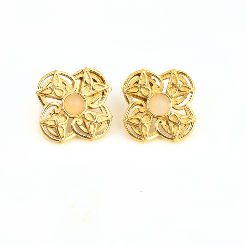 Glue Setting Pearls Earring